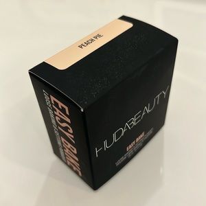 Huda Beauty Easy Bake in Peach Pie
